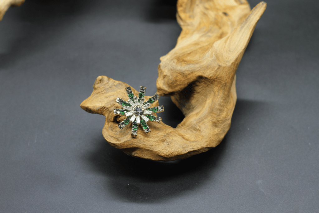 Vint.Ant. Flower Rhinestone Brooch