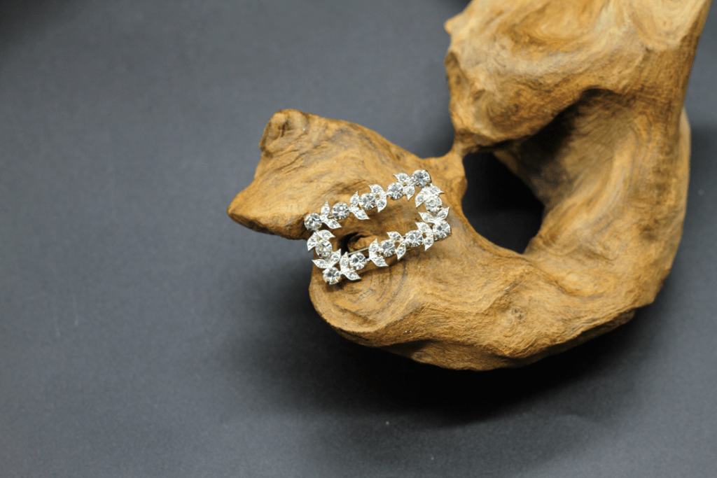 Vint.Ant. Flowerbed Rhinestone Brooch